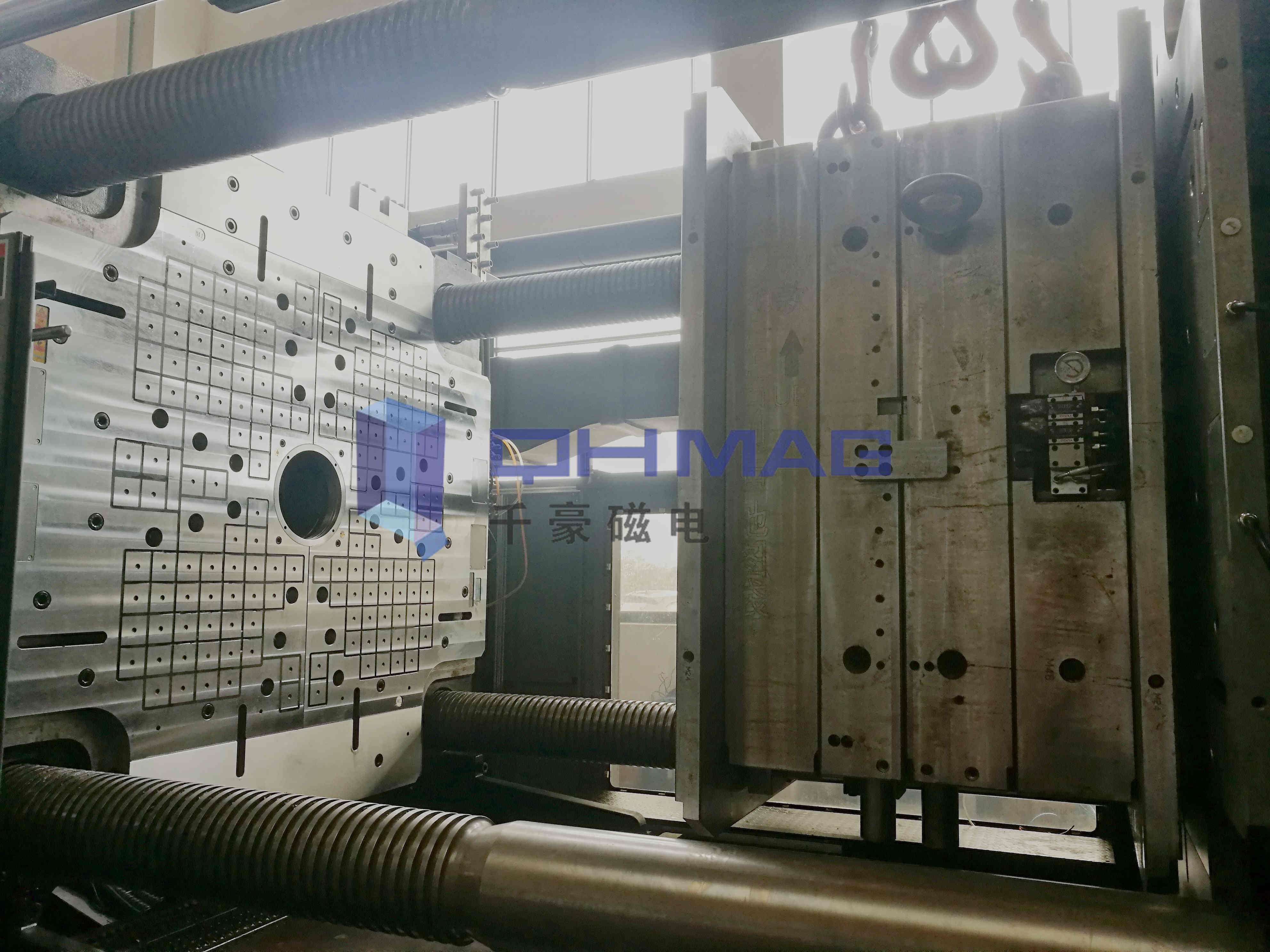 注塑機快速換模系統磁力模板